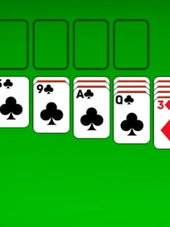 Žaidimas su kortomis - Solitaire. Tai klasikinis solitaire žaidimas.